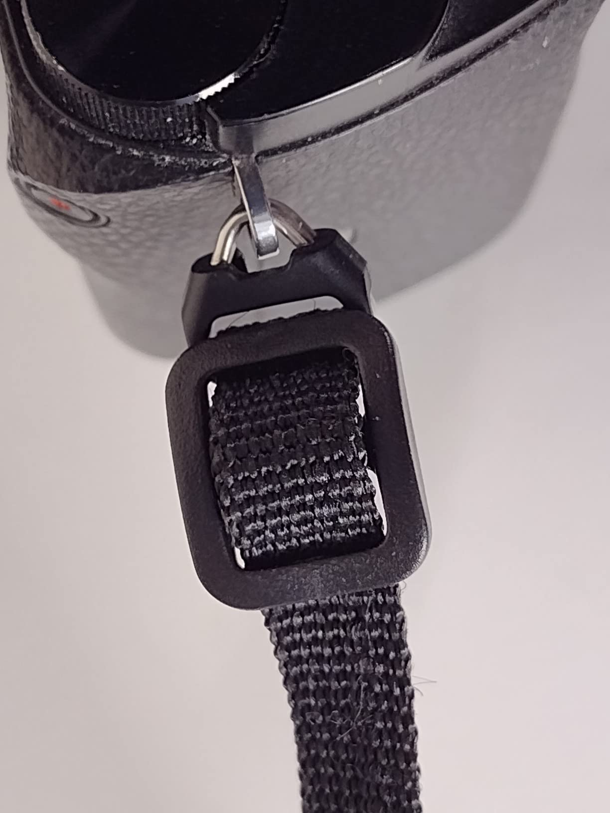 USA Gear TrueSHOT Camera Strap Neoprene Camera Straps - Padded Neck Strap, Pockets, and Quick Release Buckles - Compatible with Canon, Nikon, Sony and More DSLR and Mirrorless Cameras (Black) customer photo 1