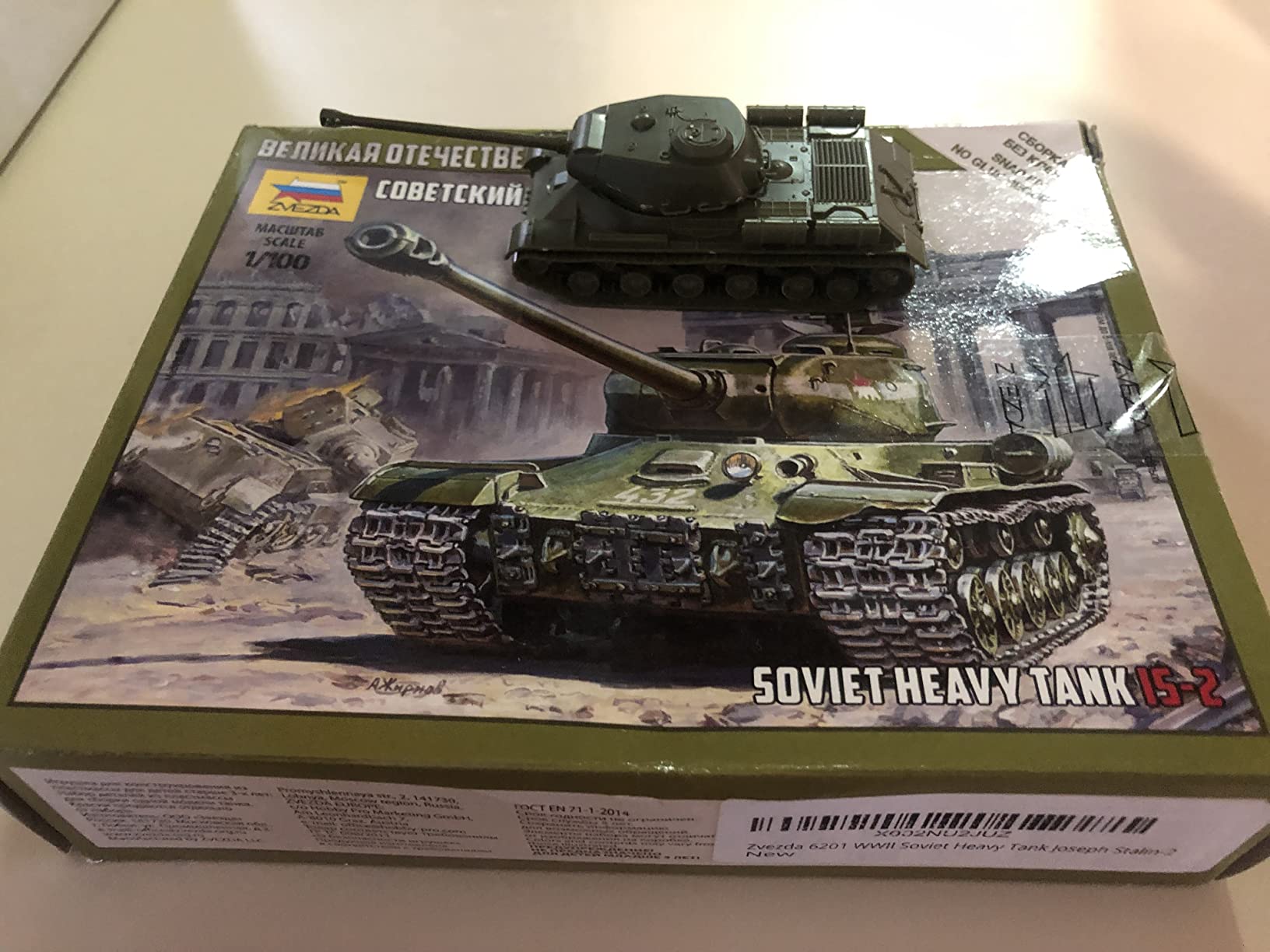 Zvezda 6201 WWII Soviet Heavy Tank Joseph Stalin-2 customer photo 1