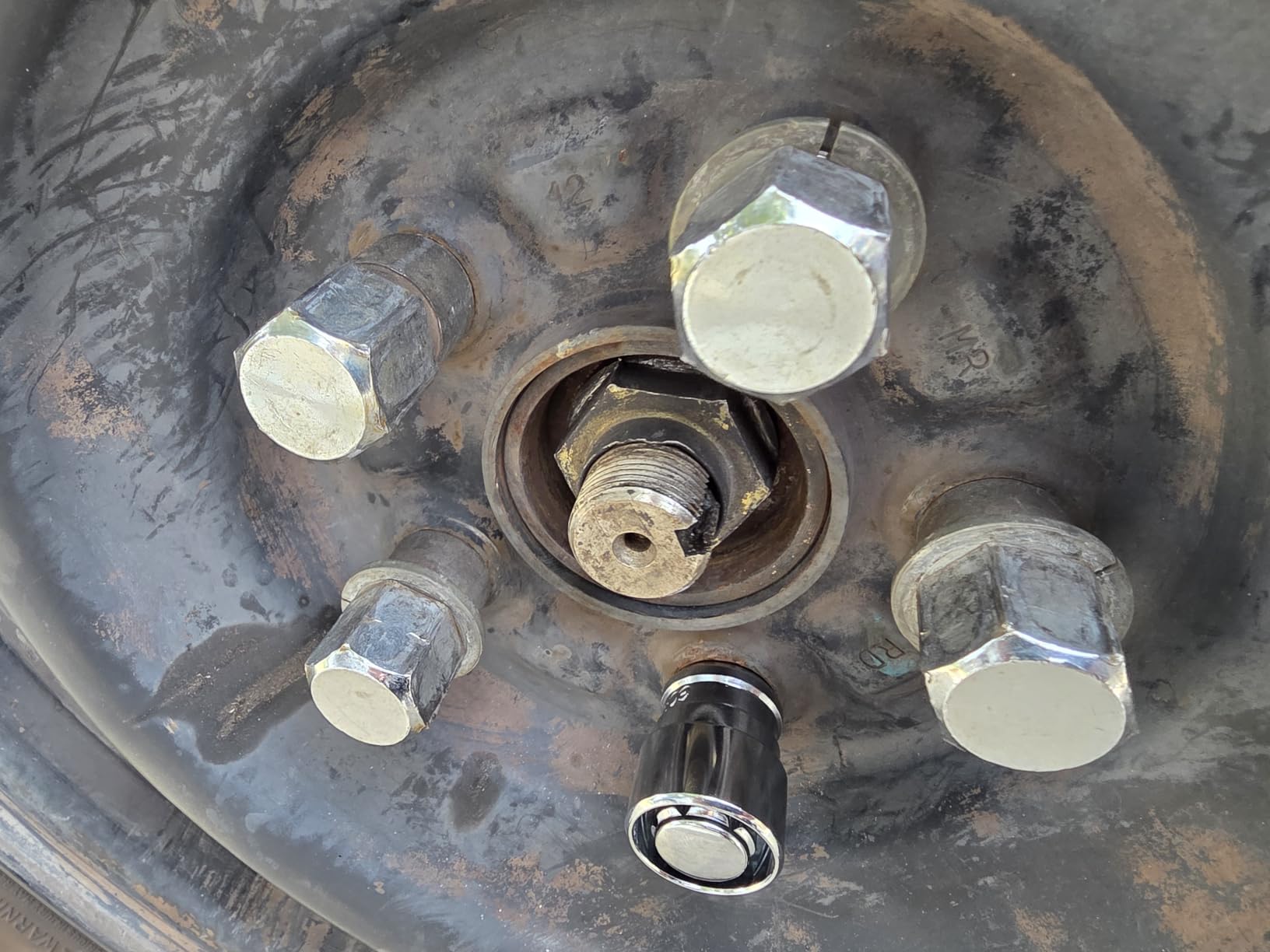 Gorilla Automotive Products 38431XLBC Black Wheel Lock, Set of 4 (Chrome Ball Seat 12mm x 1.50 Thread Size) customer photo 2