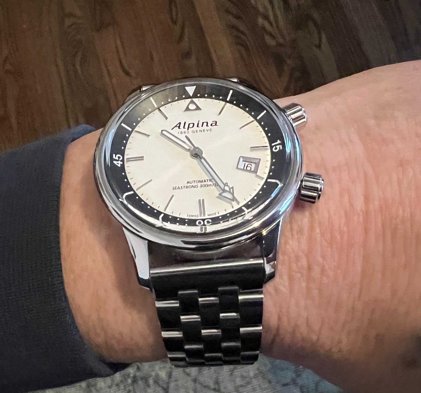 Alpina Men's Swiss Automatic Heritage Seastrong Diver Black Watch, Sapphire Crystal, Power Reserve, 300M Water Resistant Model: AL-525S4H6 customer photo 1