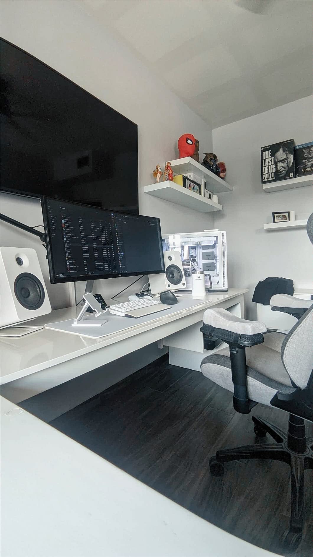Kanto YU6MB Powered Speakers with Bluetooth and Phono PREAMP - Matte Black - Pair customer photo 1