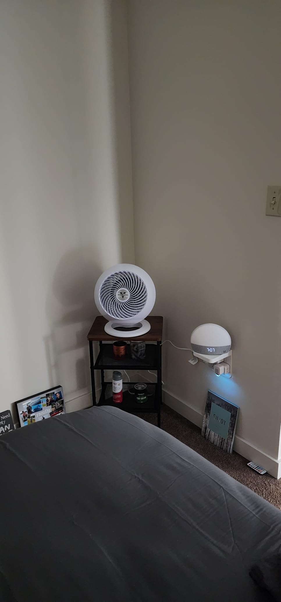 Vornado 560 Medium Air Circulator Floor Fan, 4-Speed, Quiet Fan for Bedroom, Office, Dorm Room, with Chrome Glide Bar Adjustable Tilt, Electric Cooling Fan, Black customer photo 2