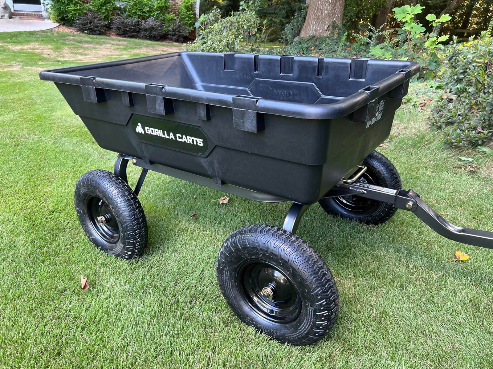 Gorilla Carts Poly Dump Cart, 1500 lb. Capacity, 10 Cu Ft, Black customer photo 1