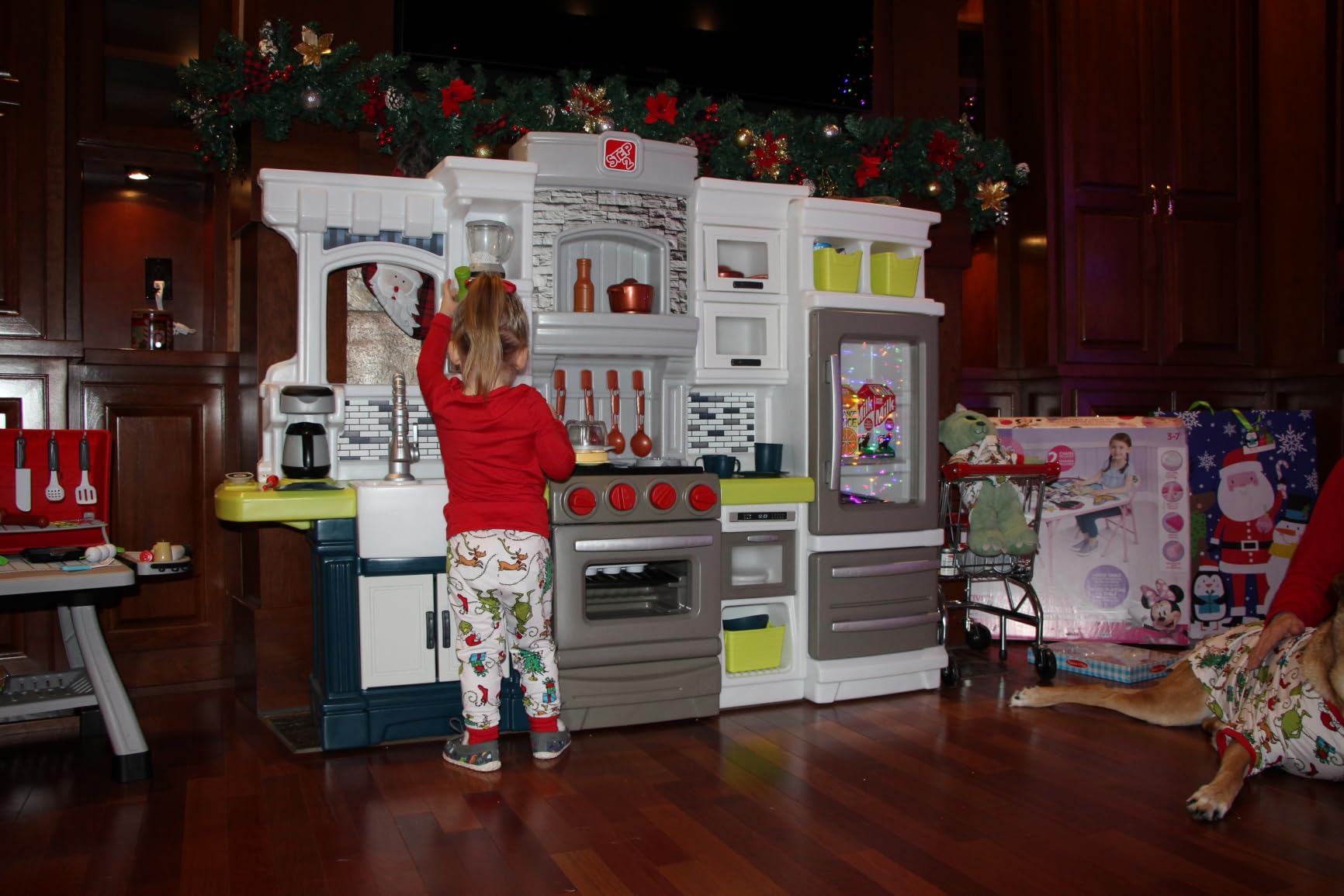 Step2 Elegant Edge Kids Kitchen Playset, Indoor/Outdoor Kitchenette, Interactive Play with Lights and Sounds, Made of Durable Plastic, Includes 78 Piece Toy Accessories, For Toddlers 3+ Years Old customer photo 2