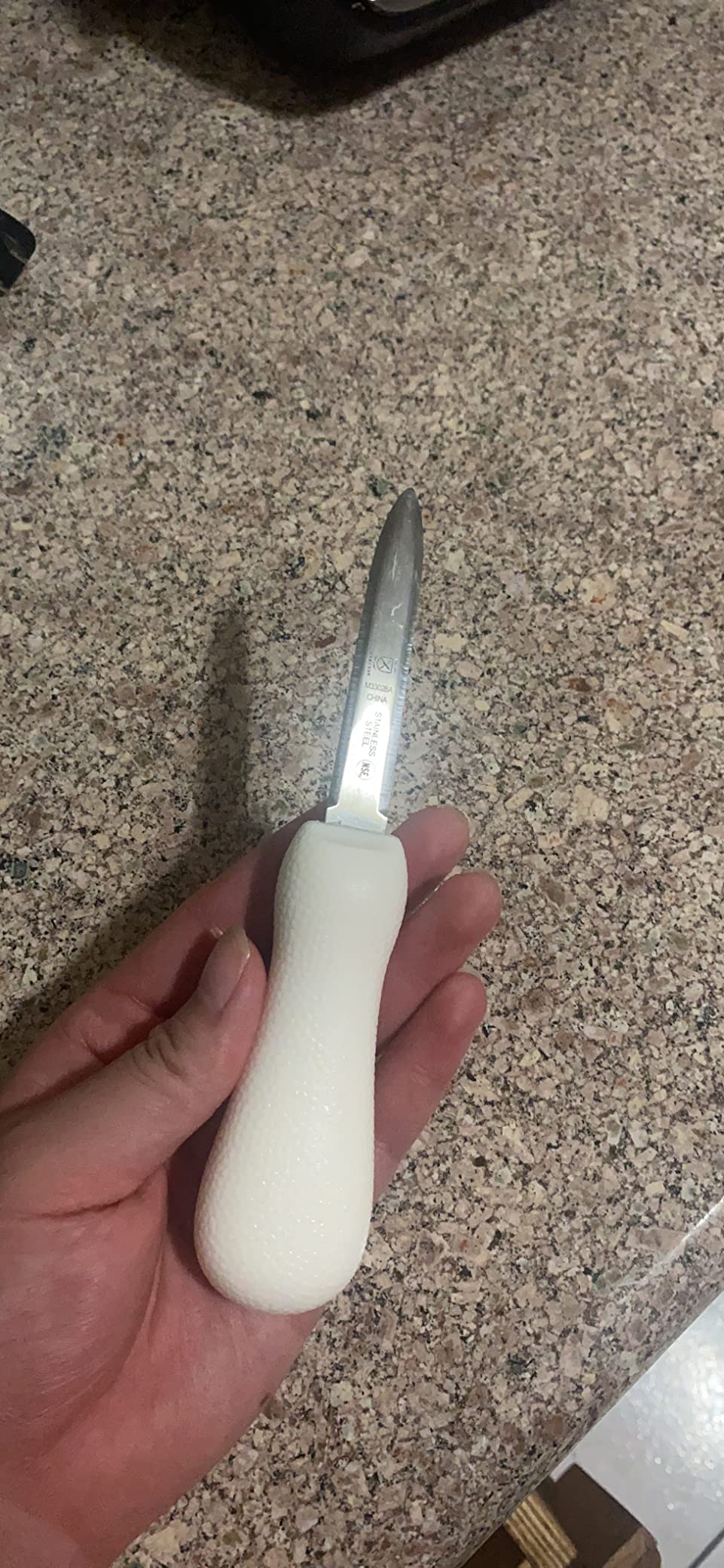 Mercer Culinary Boston Style Oyster Knife with Poly Handle, 3 Inch, White customer photo 2