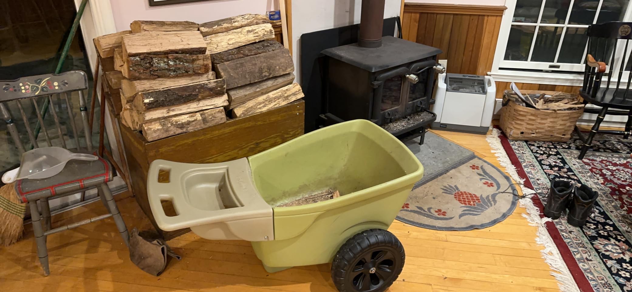Simplay3 Easy Haul Durable Wheelbarrow with Garden Tool Storage Tray - Large Easy Turn Wheels - Green - Made in USA customer photo 2