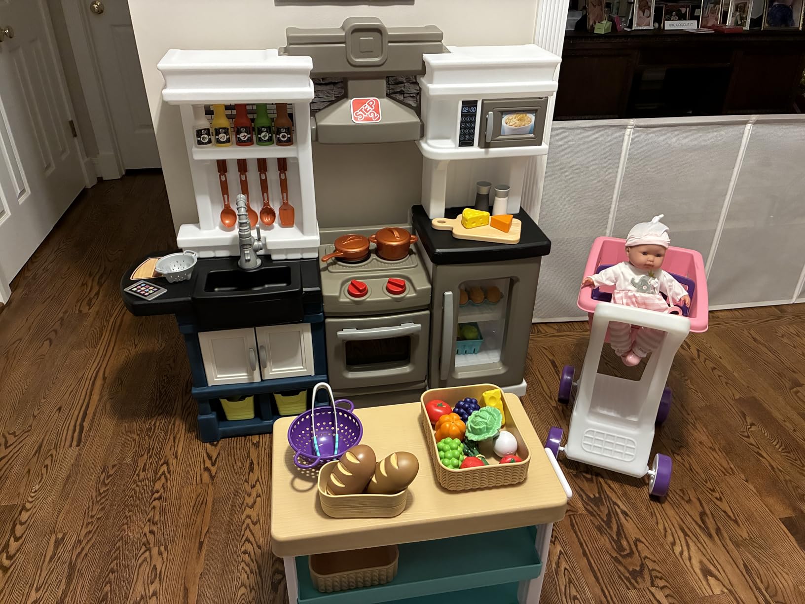 Step2 Modern Metro Kitchen Set for Kids - Includes 30+ Toy Kitchen Accessories, Interactive Features for Pretend Play - Indoor/Outdoor Toddler Playset - Dimensions 44.75