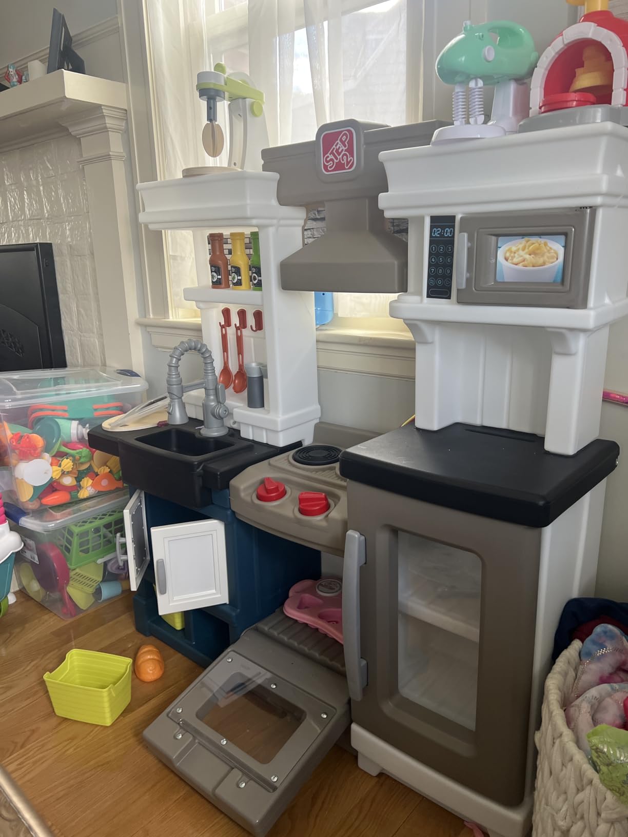 Step2 Modern Metro Kitchen Set for Kids - Includes 30+ Toy Kitchen Accessories, Interactive Features for Pretend Play - Indoor/Outdoor Toddler Playset - Dimensions 44.75