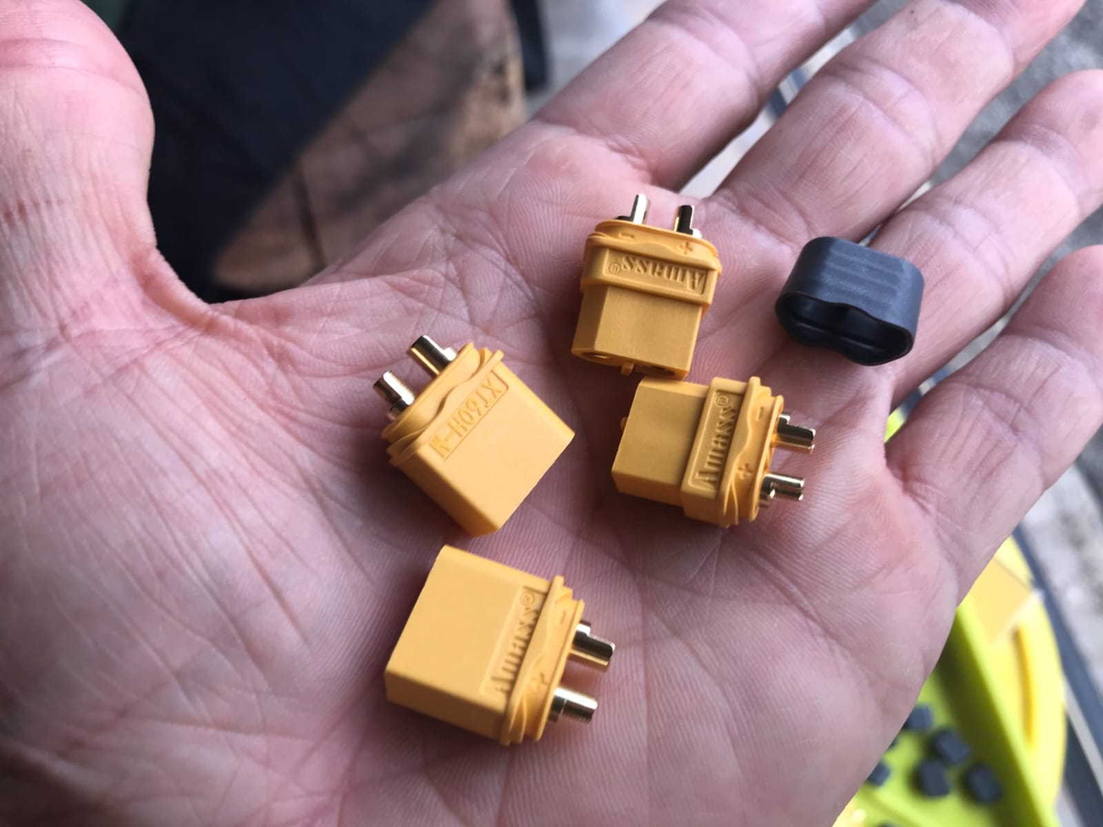 SoloGood Amass 10 Pair XT60H Bullet Connector Plug Upgrated of XT60 Sheath Female & Male Gold Plated for RC Parts customer photo 1