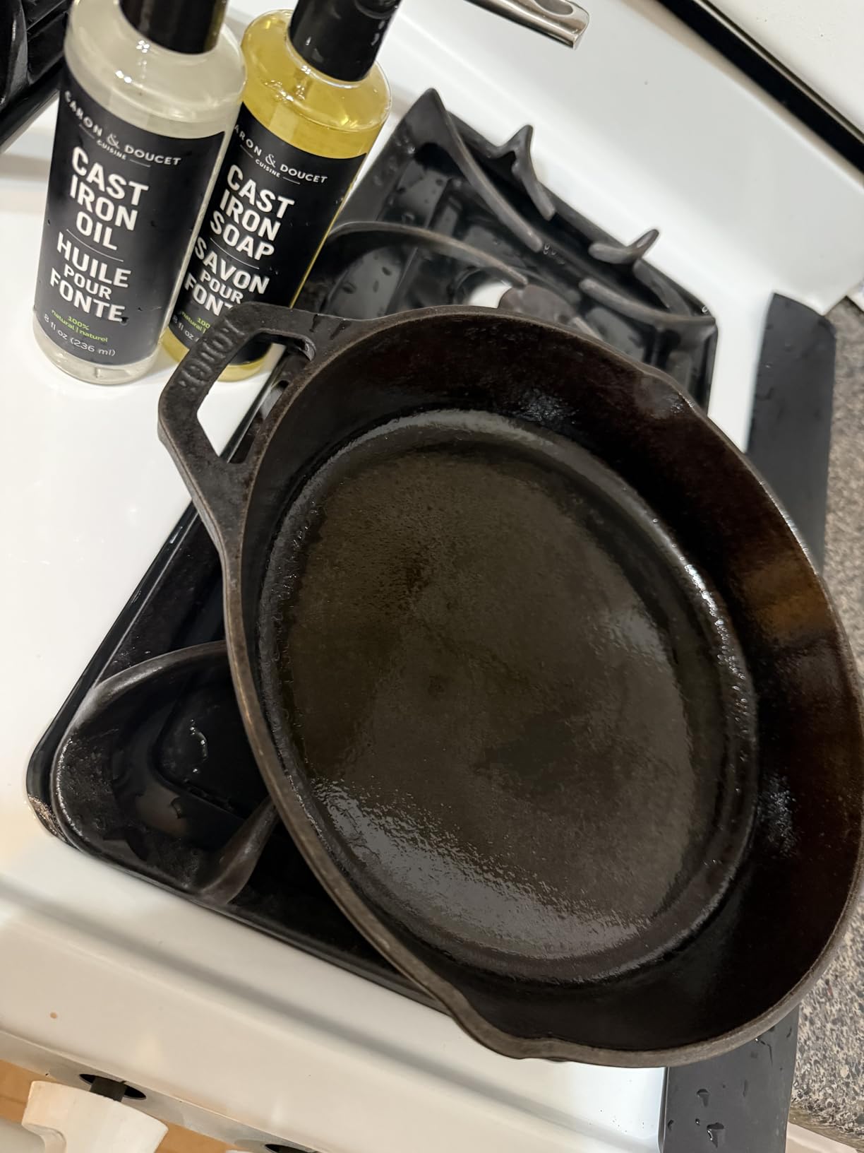 CARON & DOUCET - Cast Iron Cleaning & Conditioning Set: Seasoning Oil & Cleaning Soap | 100% Plant-Based | Best for Washing, Restoring & Seasoning Cast Iron Skillets, Pans & Grills! 8oz Each customer photo 1