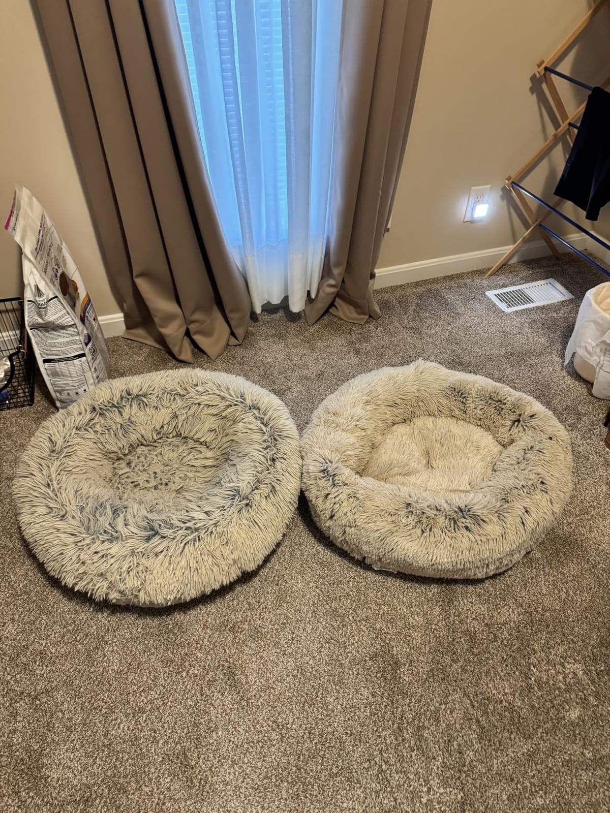 Best Friends by Sheri Original Calming Donut Dog Bed, Frost Gray, Large 36