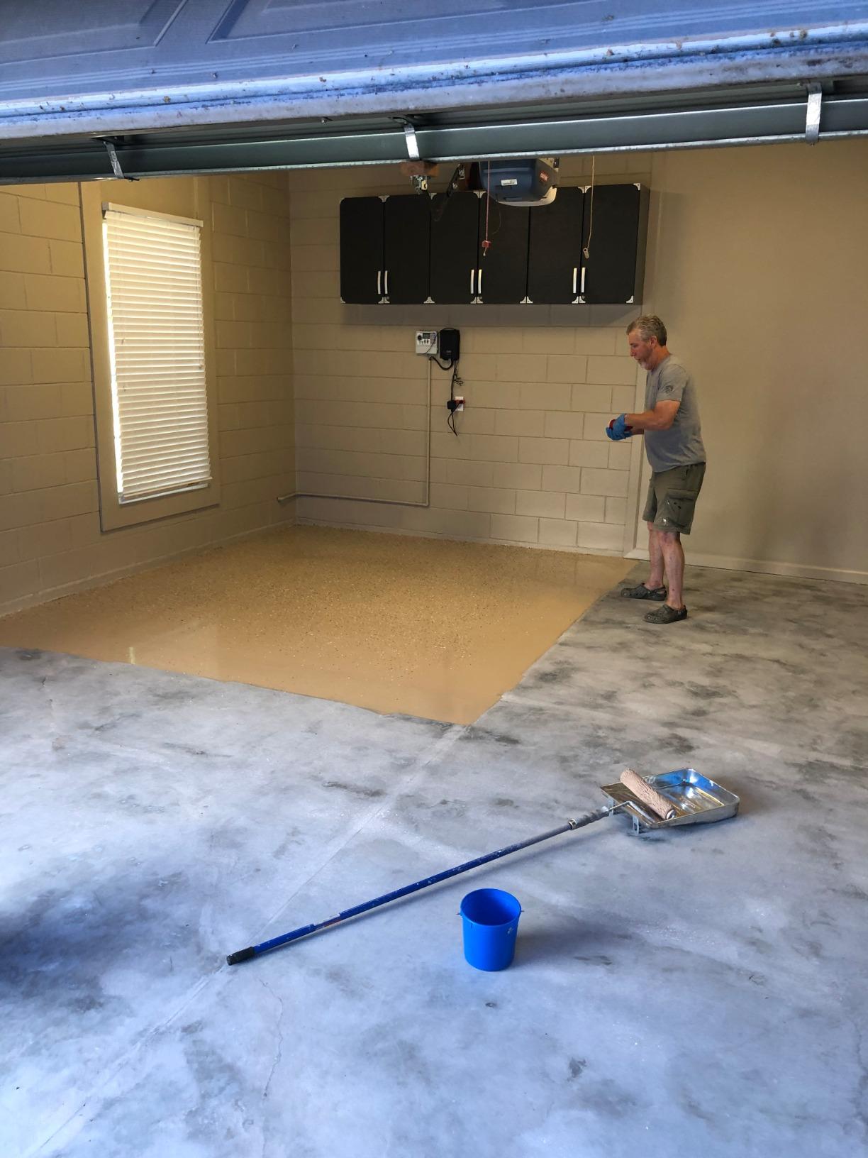 Rust-Oleum RockSolid Polycuramine Gloss Dark Gray Garage Floor Coating | 20X Stronger Than Epoxy, Resists Hot Tire Pickup, Self-Leveling Formula, Stain Resistant, Covers 500 Sq Ft, 2.5 Car Kit customer photo 2