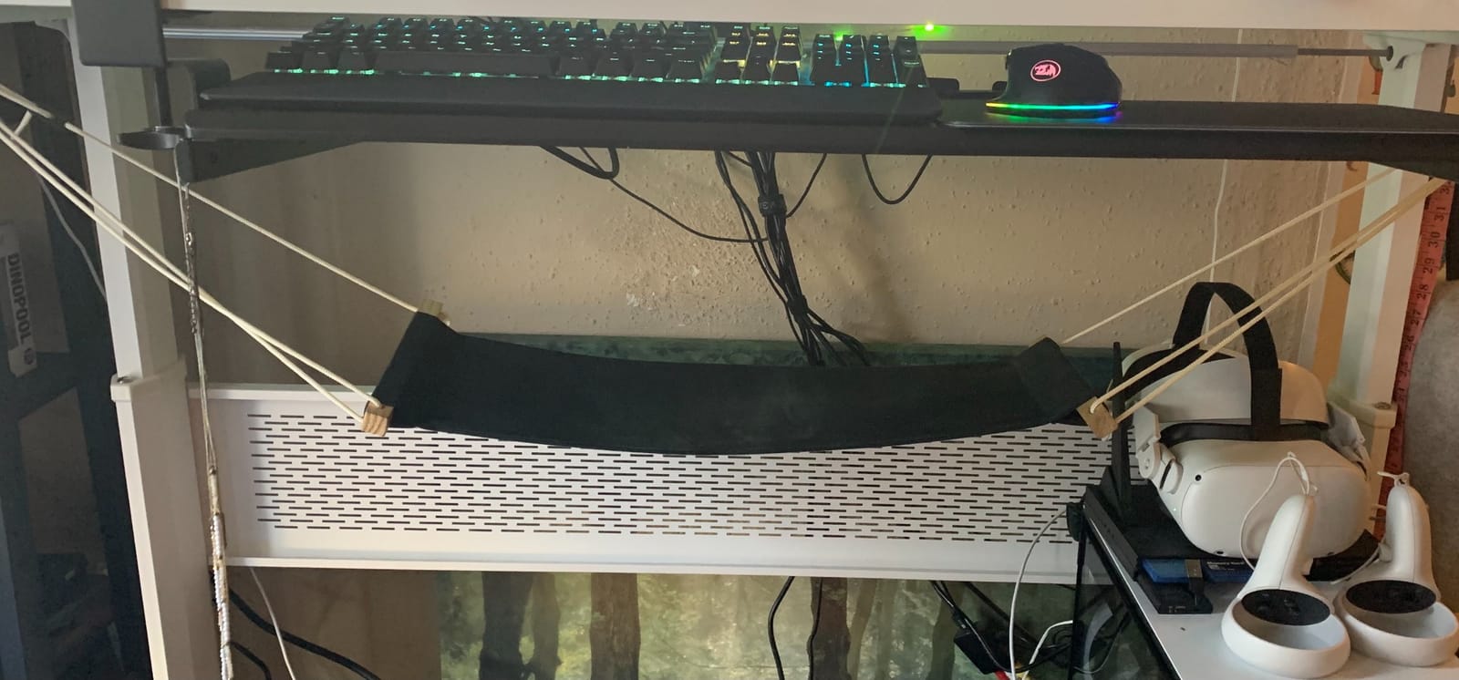 iMissiu Foot Hammock Under Desk Footrest, Adjustable Office Foot Rest Under Desk Hammock, Portable Desk Feet Hammock with Headphones Holder (Black) customer photo 1