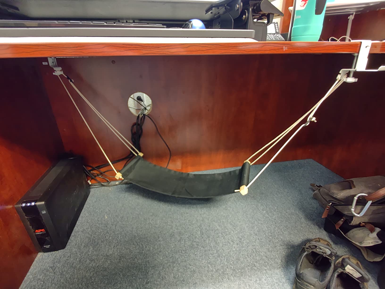 Auoinge Foot Hammock Under Desk FootRest | Adjustable Office Foot Rest Under Desk | Portable Desk Foot Hammock with Headphone Holder customer photo 1