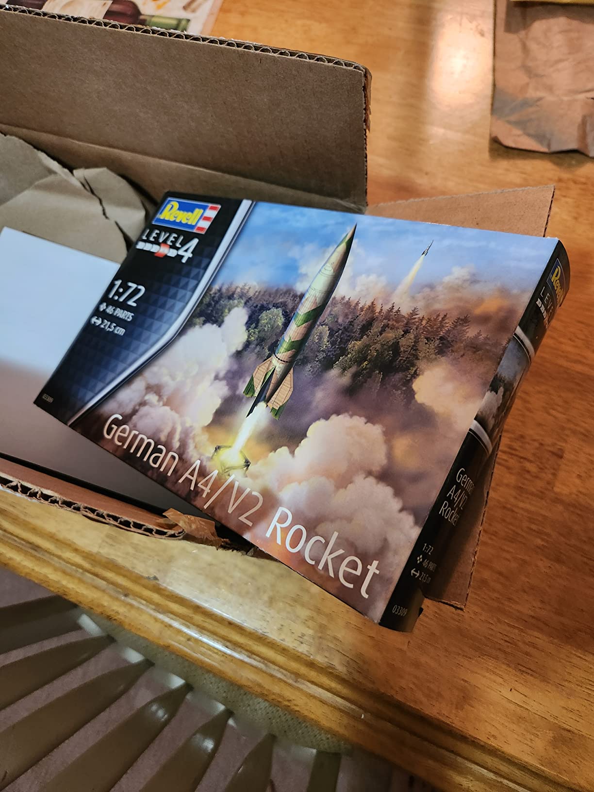 Revell GmbH 03309 German A4/V2 Rocket Plastic Model Kit, Black & White, 1:72 customer photo 1