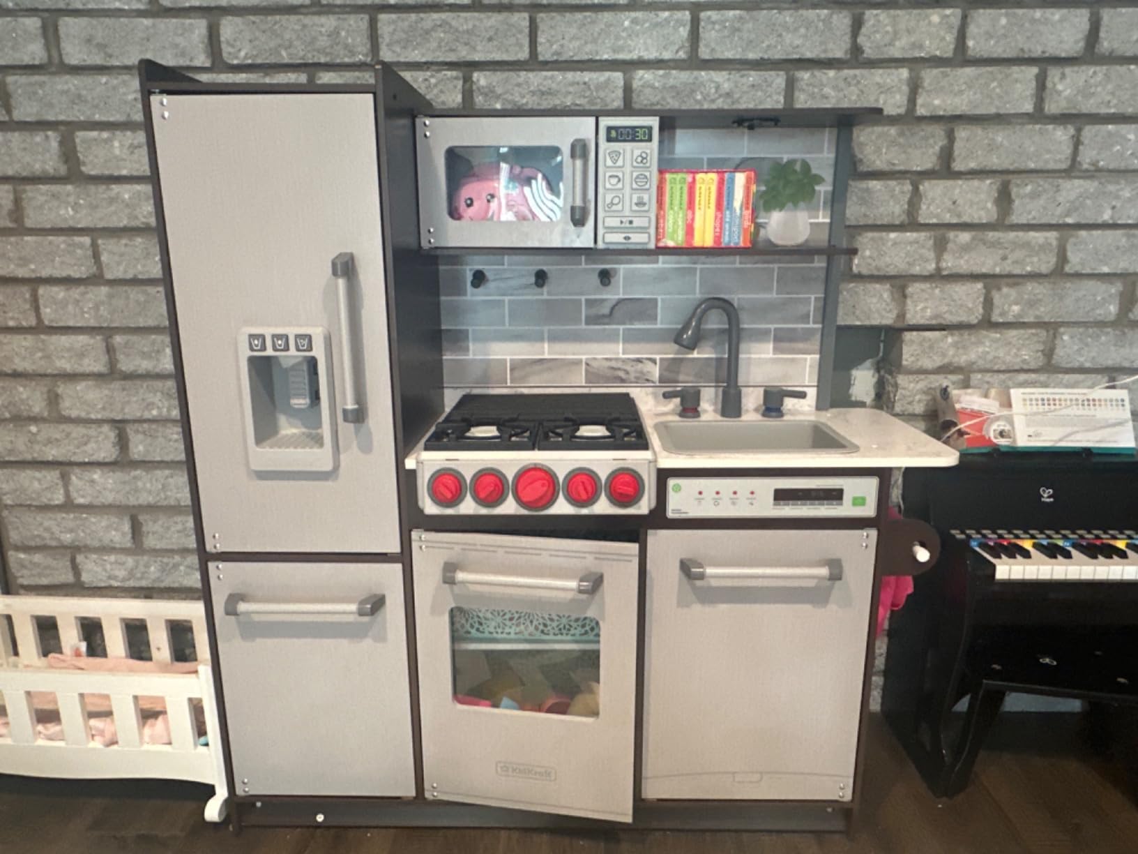 KidKraft Uptown Elite Espresso Play Kitchen with EZ Kraft Assembly, Lights and Sounds, Working Ice Maker and Click and Turn Knobs, Gift for Ages 3+ customer photo 1