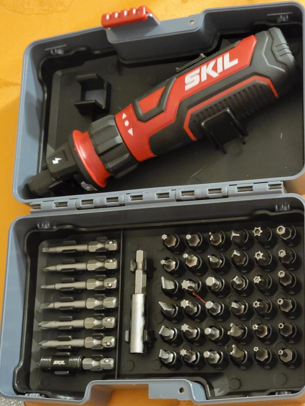 SKIL Rechargeable 4V Cordless Screwdriver with Circuit Sensor Technology Includes 45pcs Bit Set, USB Charging Cable, Carrying Case - SD561204 customer photo 1