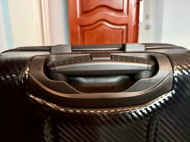 Amazon Basics 30-Inch Hardside Checked Spinner Luggage With TSA Lock, Lightweight Expandable Suitcase, Scratch-Resistant Surface, 8 Multi-directional Wheels, Black customer photo 1