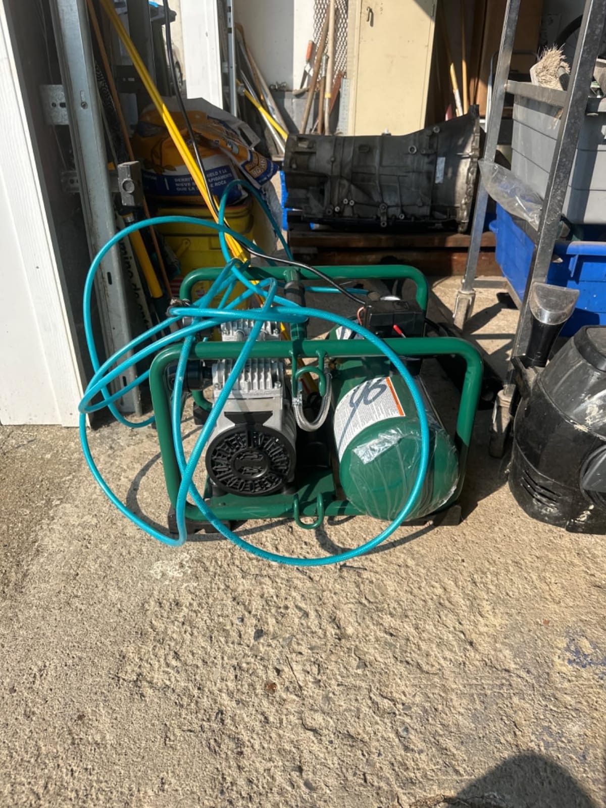 Hand Carry Portable 2HP Air Compressor Rolair JC20 Super Quiet 70dB 115 Volt customer photo 2