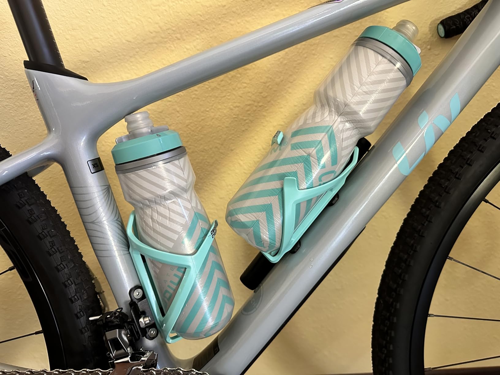 CamelBak Podium Chill Insulated Bike Squeeze Water Bottle, Cold Retention for Cycling, 21oz, Black customer photo 1
