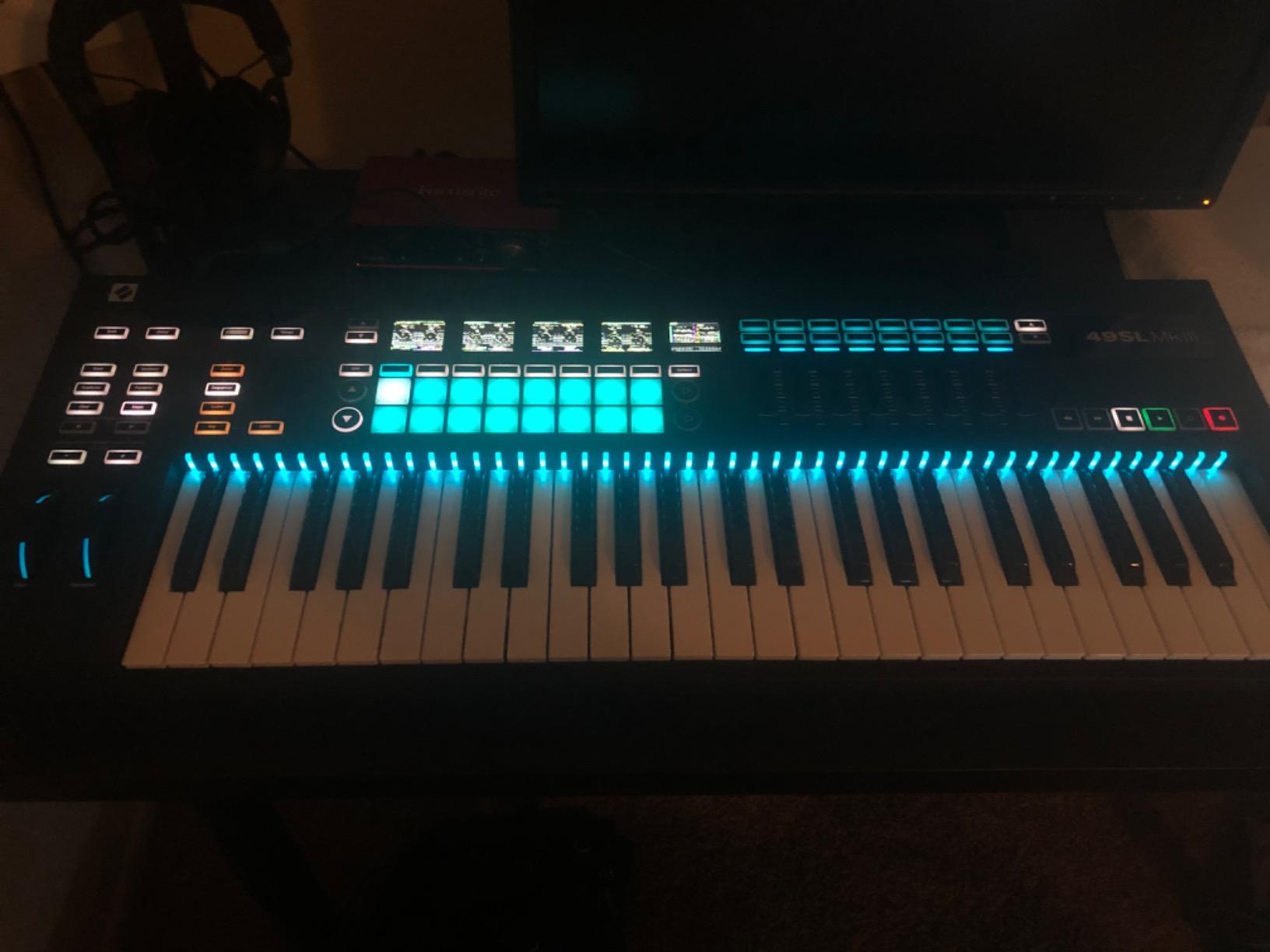 61SL MkIII 61-Key MIDI Controller Keyboard and Sequencer | USB, 61 Semi-Weighted Keys, RGB LED Per Key, 8-Track Sequencer, 5 LCD Screens, MIDI I/O, CV/Gate Out, Analog Clock Out customer photo 2
