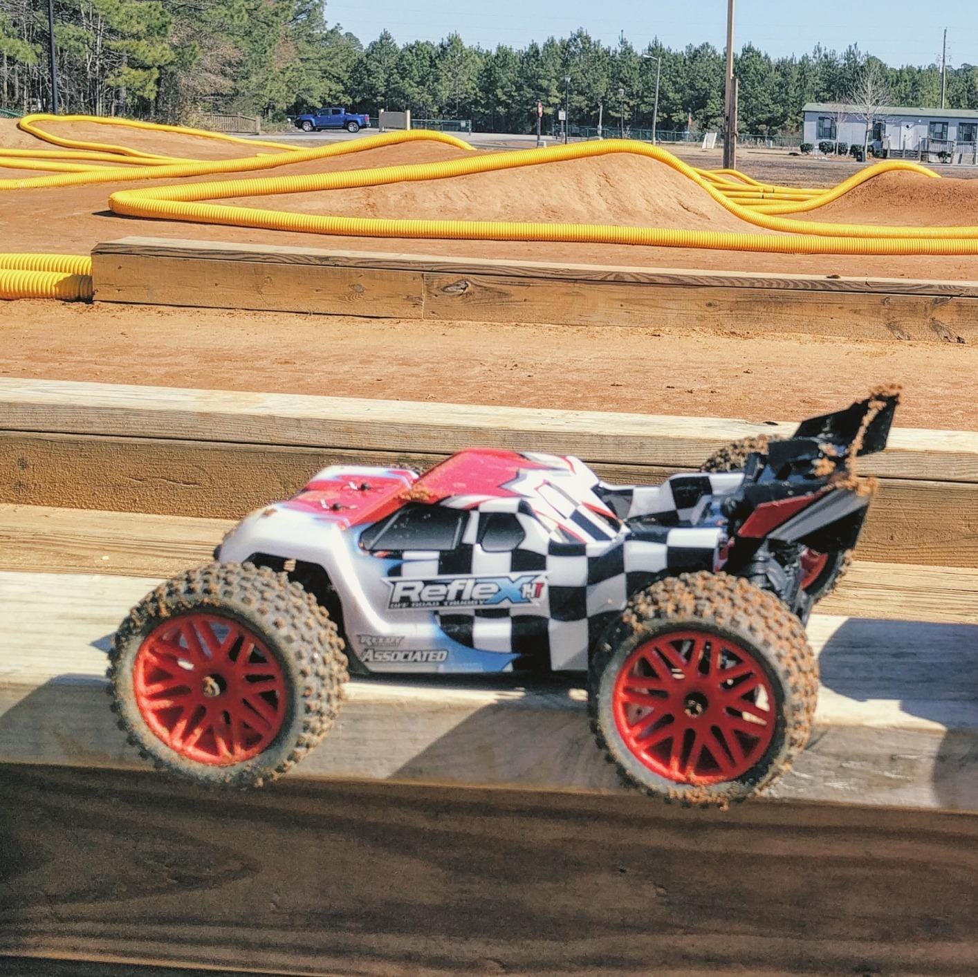 Team Associated 1/14 Reflex 14B 4 Wheel Drive Brushless Truggy RTR (Battery & Charger not Included), ASC20176 customer photo 1