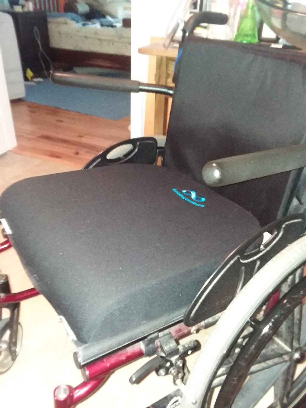 Everlasting Comfort Ventilated Wheelchair Cushions for Pressure Relief - Gel Memory Foam Wheel Chair Seat Cushion Pad for Seniors and Adults & Pain Relief - Soft Non-Slip Cover - Office Accessories customer photo 2