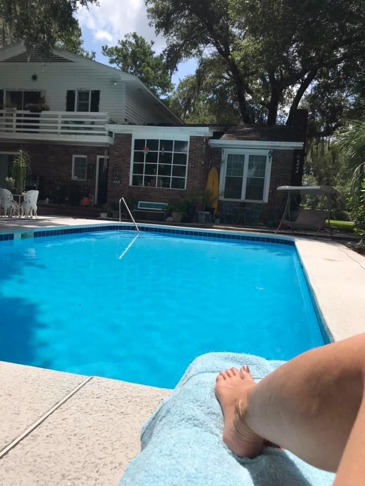 INSL-X Waterborne, Semi-Gloss Acrylic Pool Paint, Ocean Blue, 1 Gallon customer photo 1