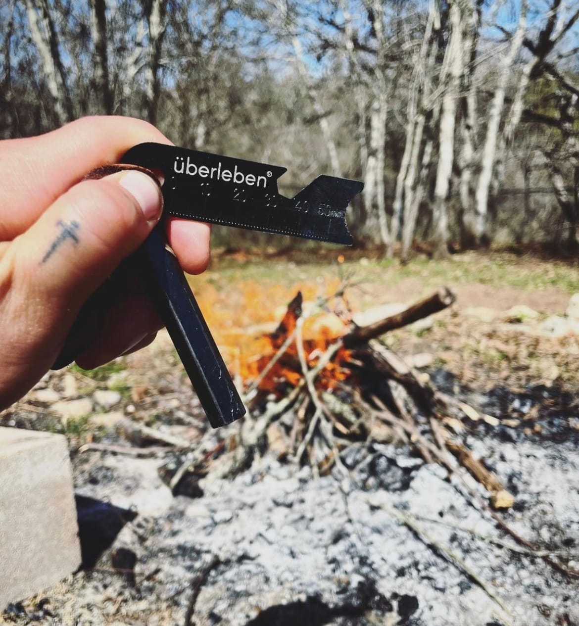 uberleben | Hexa Ferro Rod Fire Starter Survival Tool - Up to 20,000 Strikes, 1/2