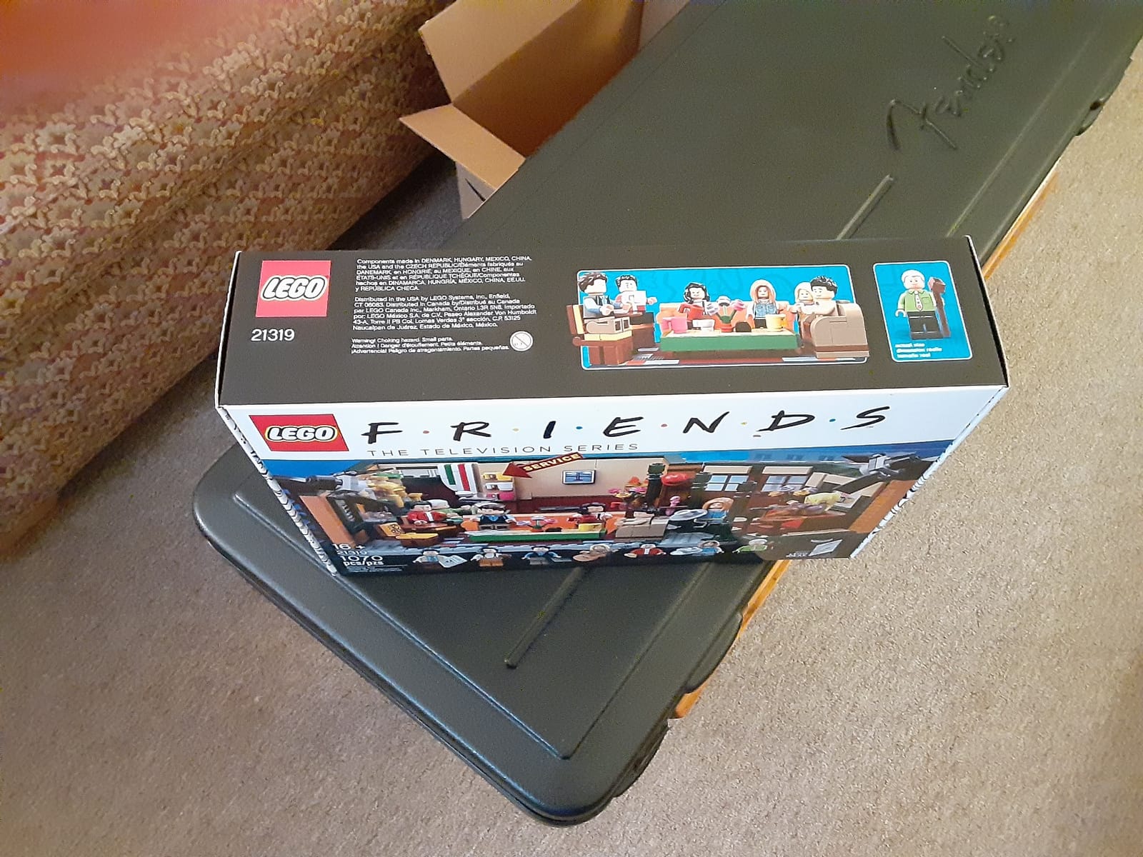 LEGO Ideas 21319 Central Perk Building Kit (1,070 Pieces) customer photo 2