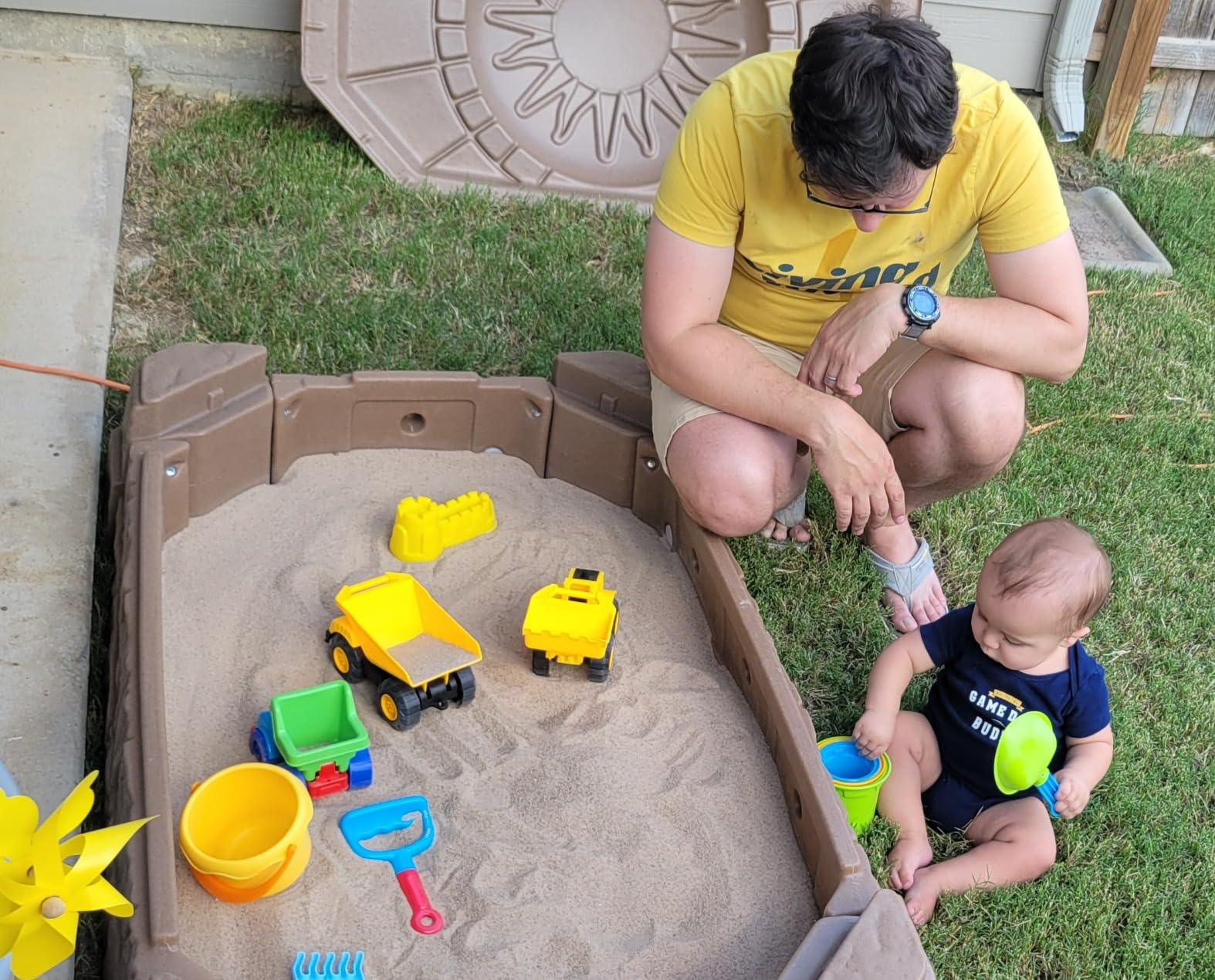 Step2 Naturally Playful Sandbox II, Kids Sand Activity Sensory Play Pit, Summer Outdoor Toys, 7 Piece Water Toy Accessories, for Toddlers 1+ Years Old customer photo 2