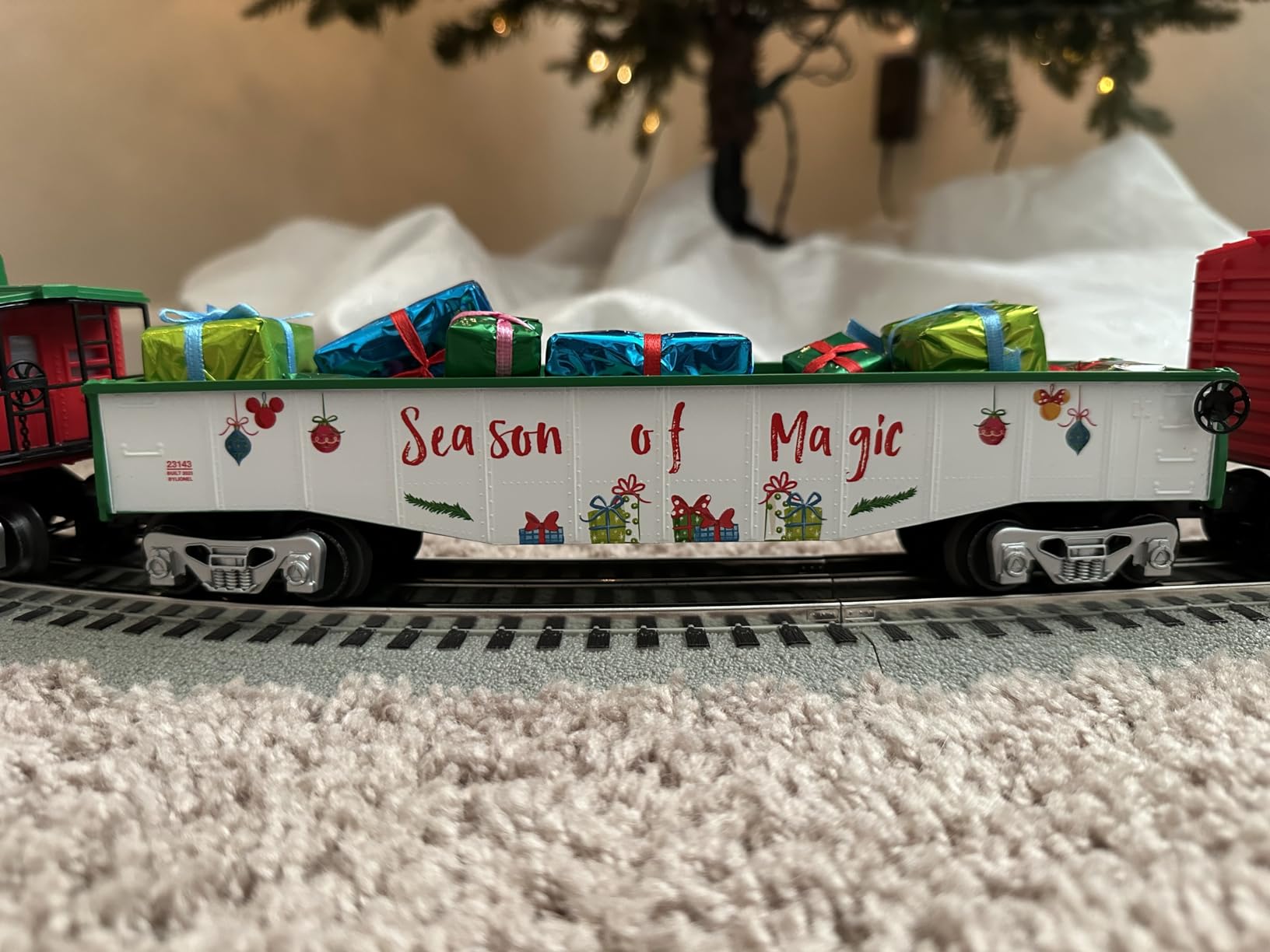Lionel Disney Christmas LionChief 0-8-0 Set with Bluetooth Capability, Electric O Gauge Model Train Set with Remote 0.5 Liters customer photo 2