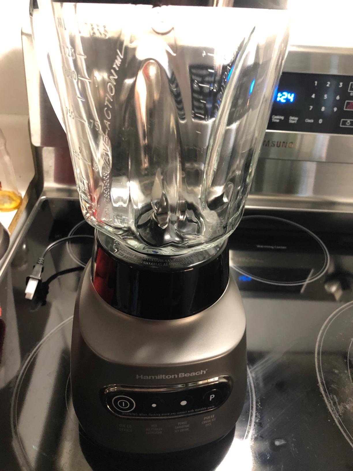 Hamilton Beach Quiet Blender for Smoothies With Wave Action System | 40oz Glass Jar + 20oz Personal Blender Jar | Quiet Design | Stainless Steel Sabre Blades | 800 Watts | Silver | 58181J customer photo 1
