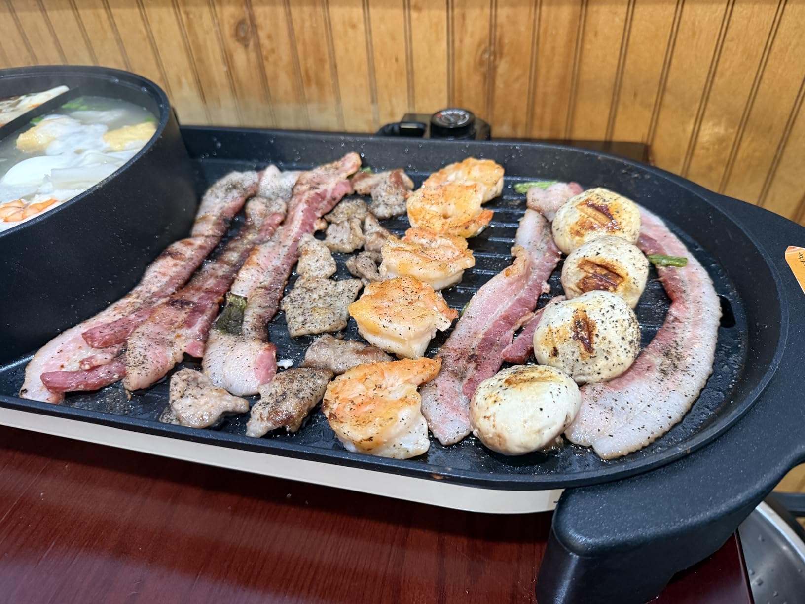 SEAAN Hot Pot with Grill, Korean BBQ Grill Indoor Hotpot Pot Electric Combo, Shabu Shabu Pot with Divider KBBQ Grill Smokeless Non-stick Separate Dual Temperature Control, for 2-12 People, 110V customer photo 2