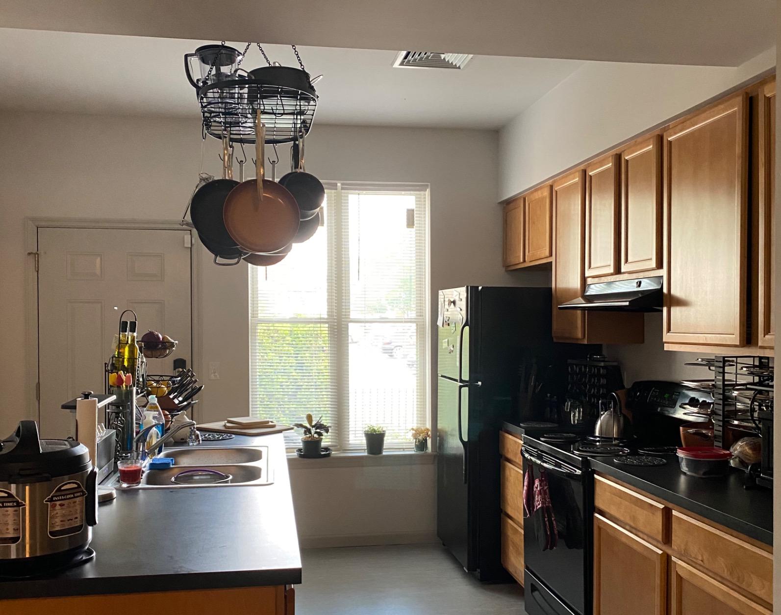 Vdomus Hanging Pot Rack - Ceiling Mount Kitchen Organizer for Pots and Pans with 15 Hooks - 33 x 17 Inches Heavy-Duty, Durable and Space-Saving Pan Holder - Silver customer photo 1