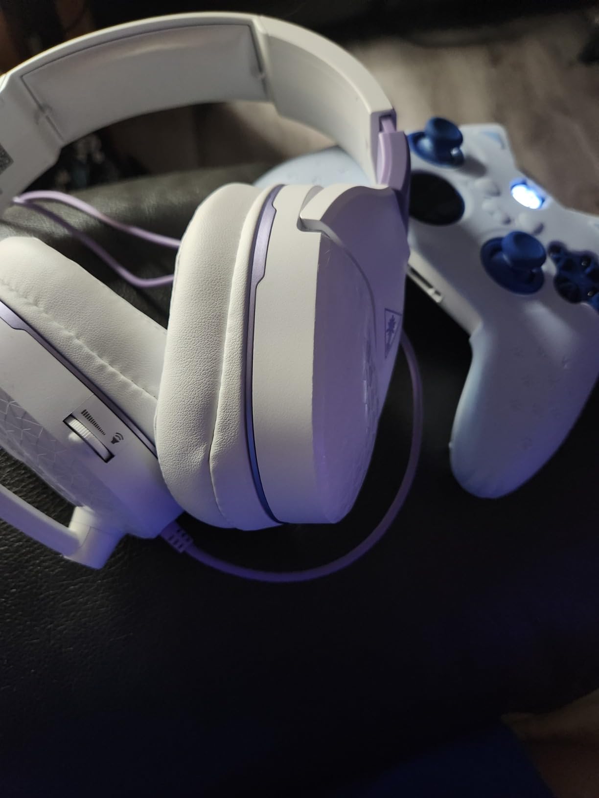 Recon Spark Wired Multiplatform Gaming Headset, Xbox, PS5, PC | Xbox Series X|S, Xbox One, PlayStation, PS4, PC Splitter, Flip-to-Mute Mic, 40mm Speakers, Memory Foam Cushions, White Purple customer photo 1