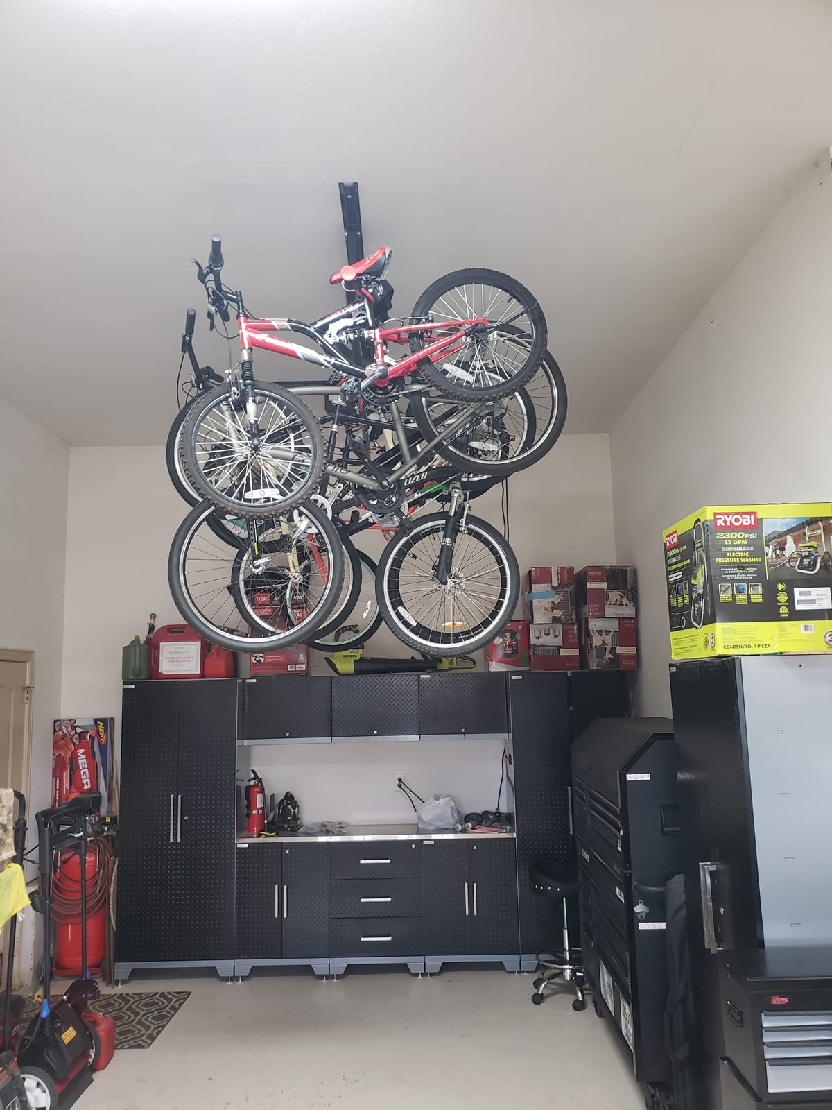68221 Motorized 8 Bike Lift, Black customer photo 1