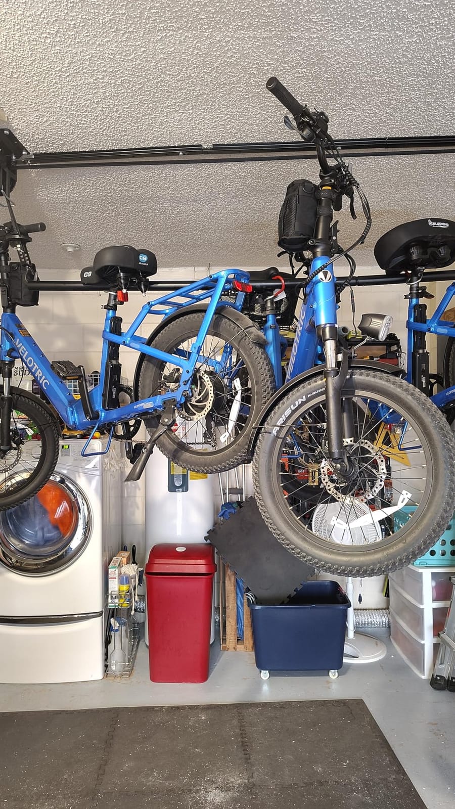 68221 Motorized 8 Bike Lift, Black customer photo 2