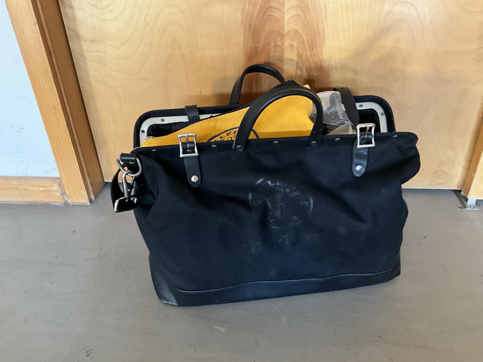 Klein Tools 510218SPBLK Tool Bag, Large 18-Inch Deluxe Canvas Tool Bag and Organizer with 13 Pockets and Shoulder Strap, Black customer photo 2