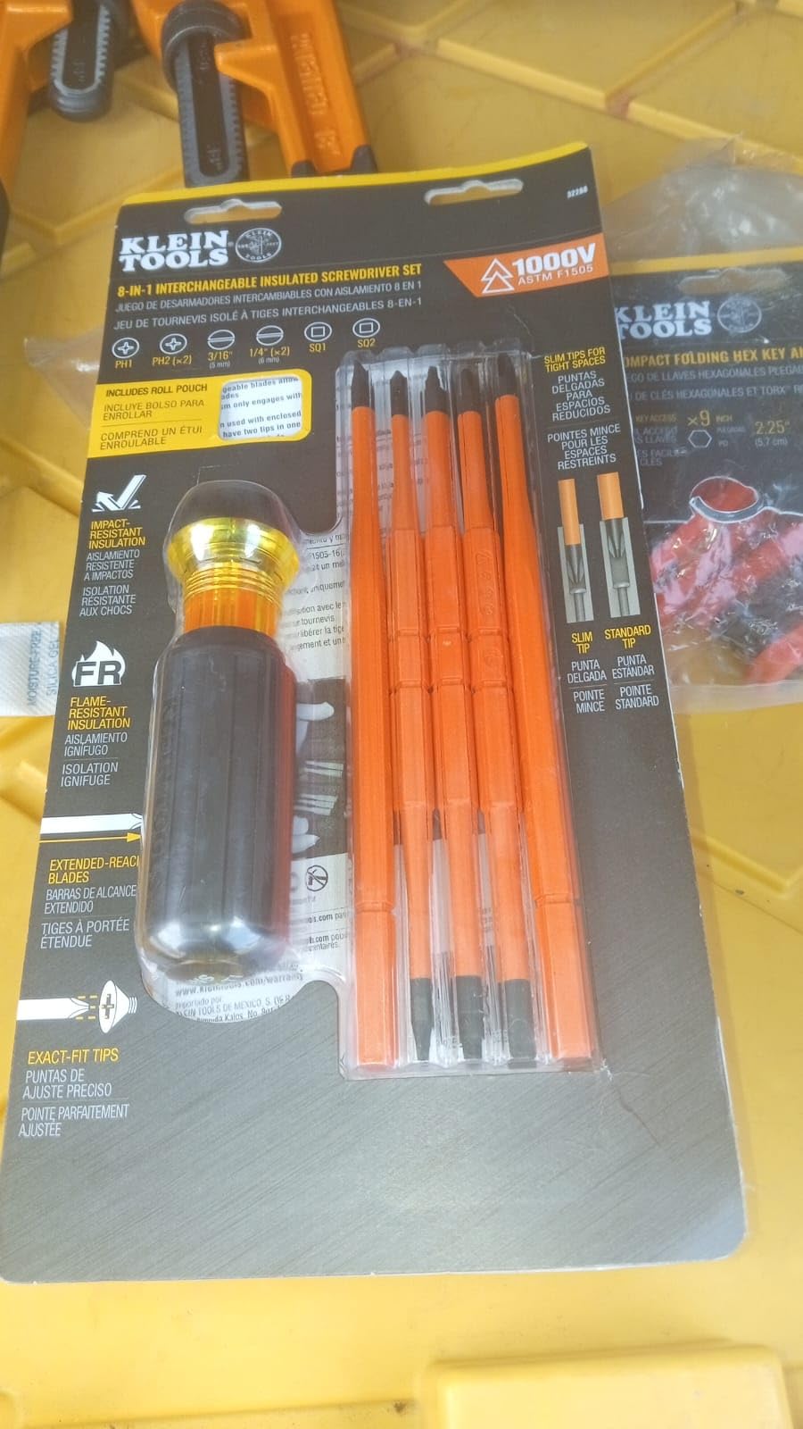 Klein Tools 32288 Insulated Screwdriver, 8-in-1 Screwdriver Set with Interchangeable Blades, 3 Phillips, 3 Slotted and 2 Square Tips customer photo 2