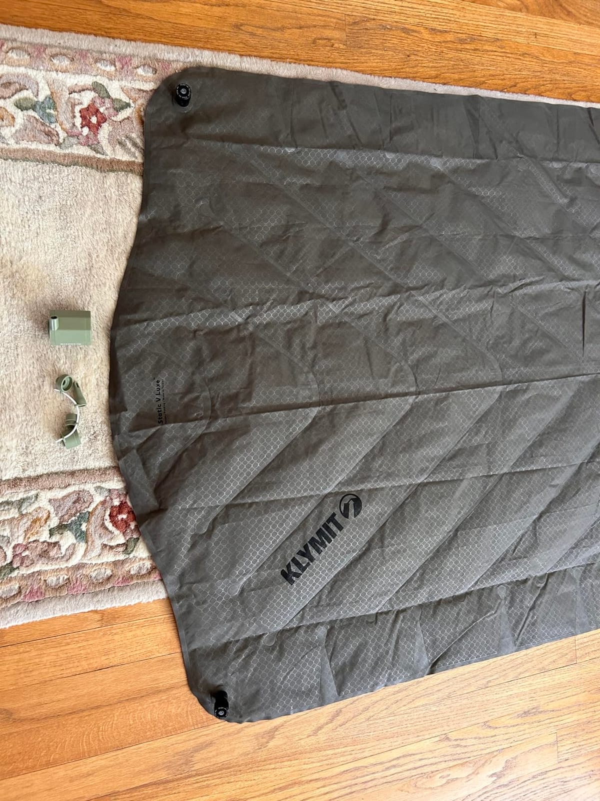 Klymit Static V Luxe Sleeping Pad, Lightweight Lofted Camping Air Mattress for Tents and Cars with Body Mapping Tech, 3 In Thick Grey customer photo 1