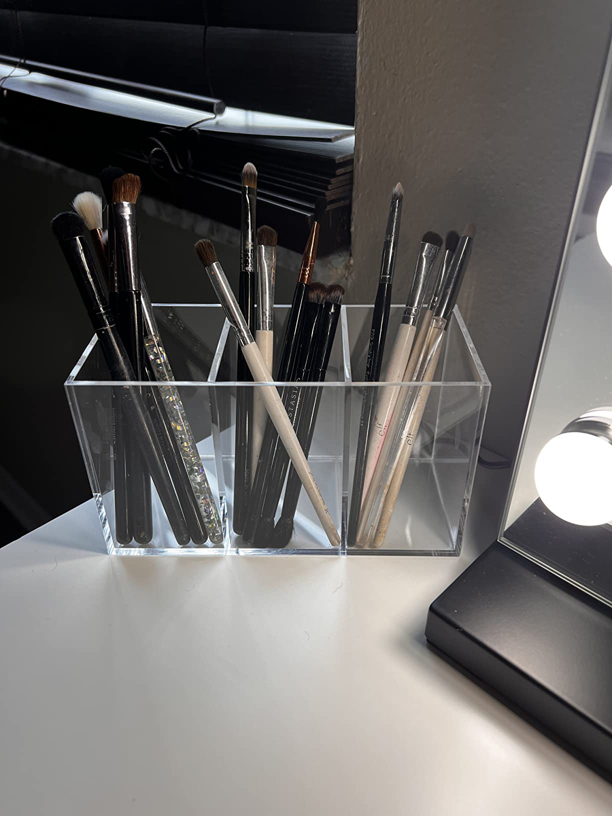NIUBEE Acrylic Pen Holder 4 Compartments, Clear Desk Pencil Organizer Cup, Scratch-resistant thick acrylic with 4 slots for pens, pencils, makeup brushes, office, vanity and school use customer photo 2