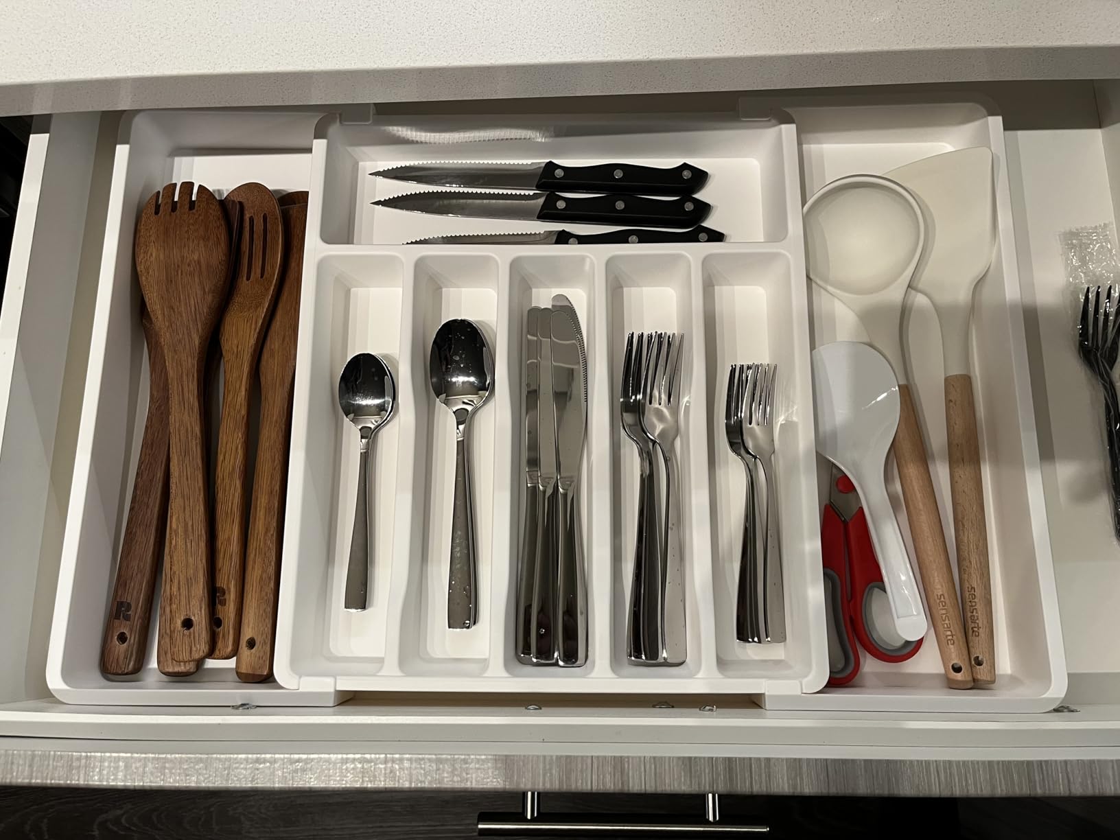 HIWARE 48-Piece Silverware Set with Steak Knives for 8, 18/8 Stainless Steel Flatware Cutlery Set For Home Kitchen Restaurant Hotel, Kitchen Utensils Set, Mirror Polished, Dishwasher Safe customer photo 1