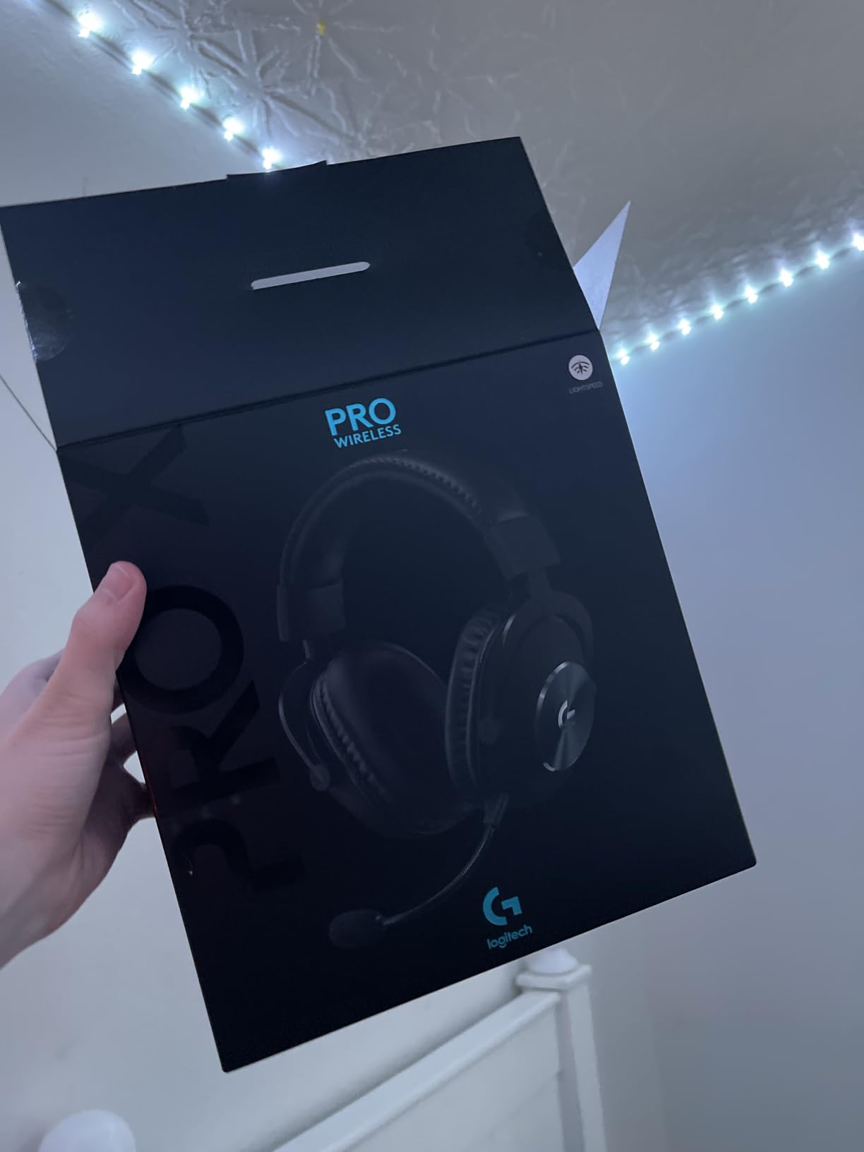 Logitech G PRO X Wireless Lightspeed Gaming Headset with Blue VO!CE Mic Filter Tech, 50 mm PRO-G Drivers, and DTS Headphone:X 2.0 Surround Sound, 20+ Hour Battery Life - Black customer photo 2