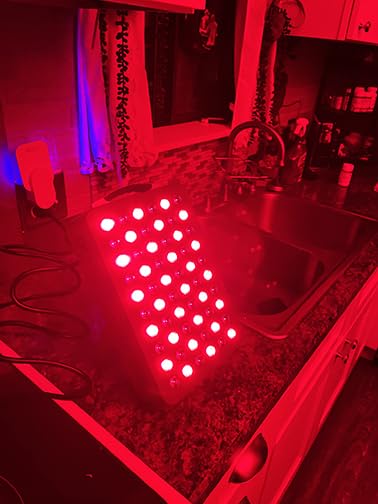 Hooga HG1500 Full Body Red Light Therapy Panel, 300 LEDs, 660nm Red & 850nm Near-Infrared Light, Built-in Timer, Door Hanging Kit customer photo 2