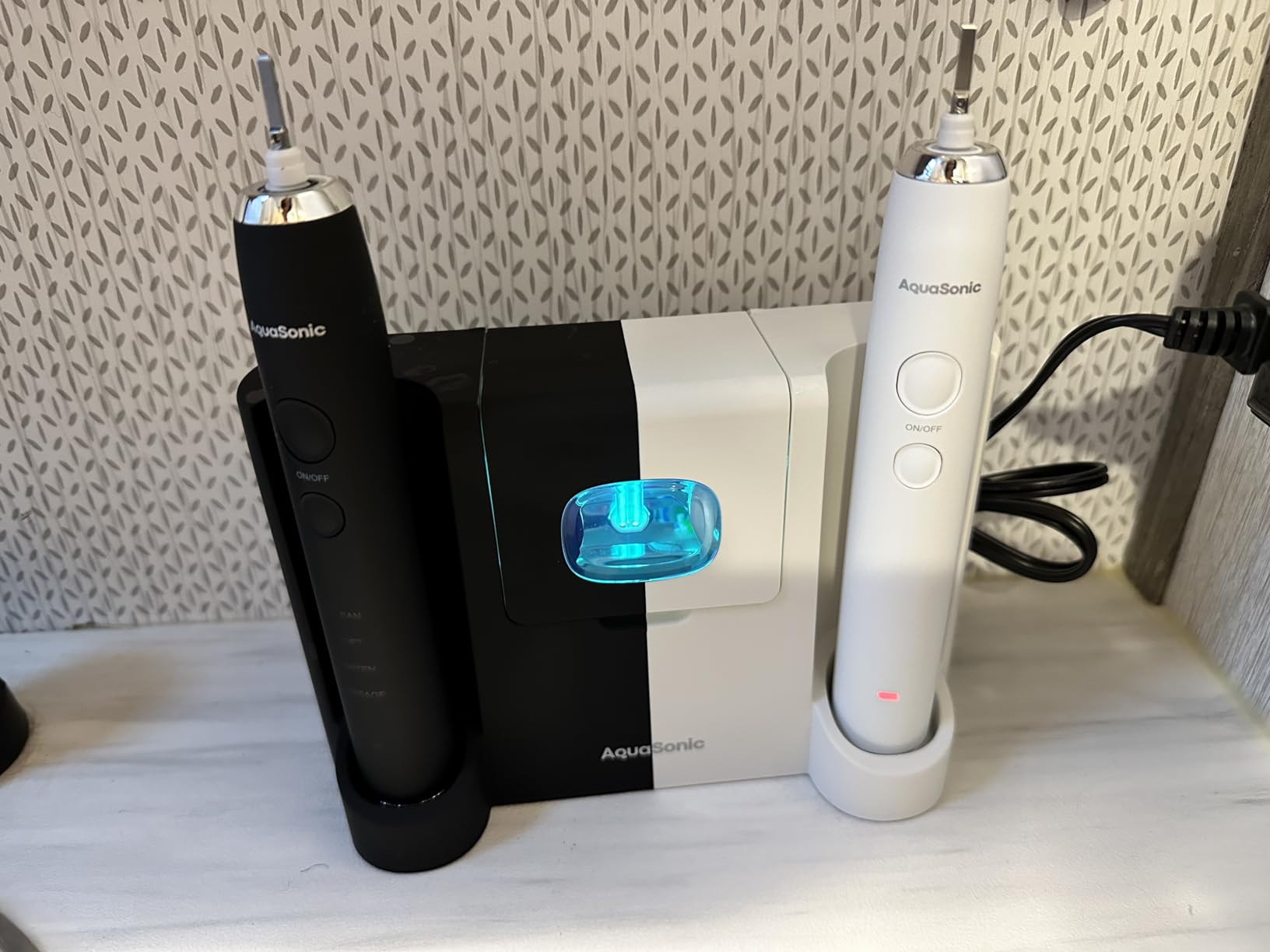 Aquasonic Duo Series PRO UV - ADA Accepted Electric Toothbrushes with UV Sanitizer - Inductive Charging Base - 5 Modes with Smart Timers - 10 Proflex Brush Heads & 2 Travel Cases customer photo 1