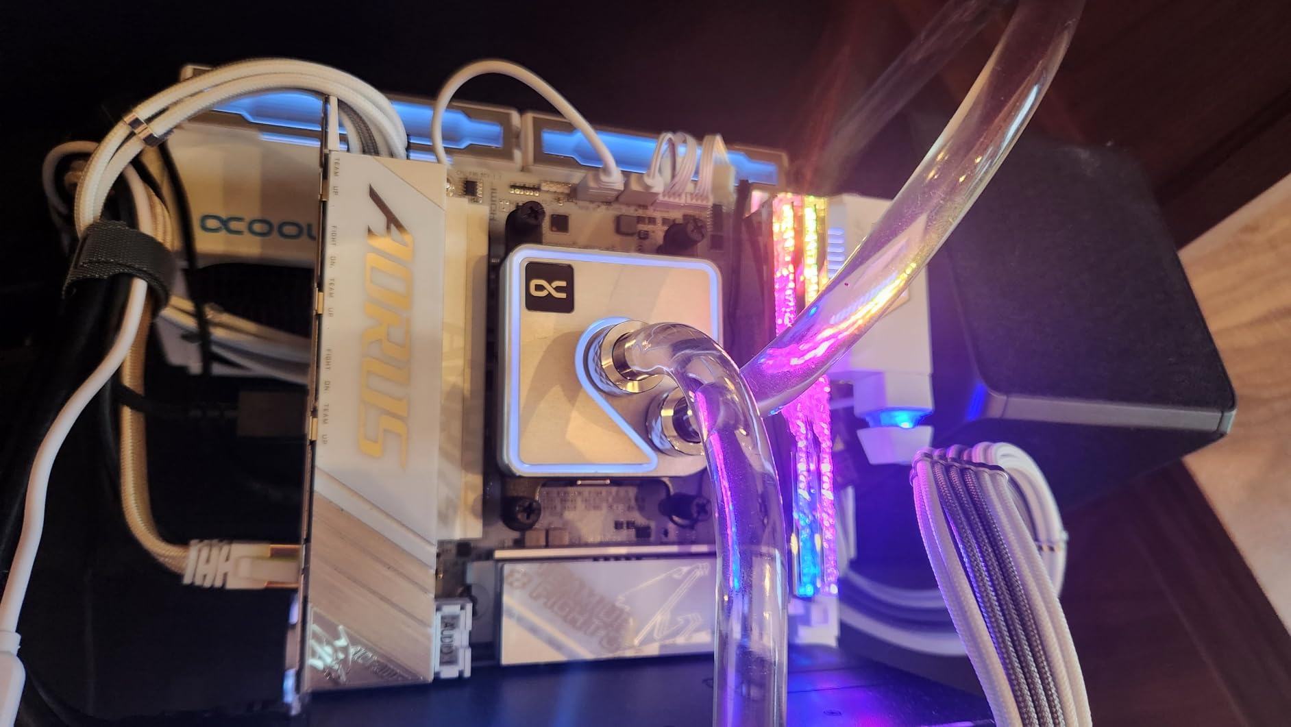 GIGABYTE X870I AORUS PRO ICE AMD AM5 LGA 1718 Motherboard, Mini-ITX, DDR5, 2X M.2, PCIe 5.0, USB-C, WIFI7, 2.5GbE LAN, EZ-Latch, 5-Year Warranty customer photo 2