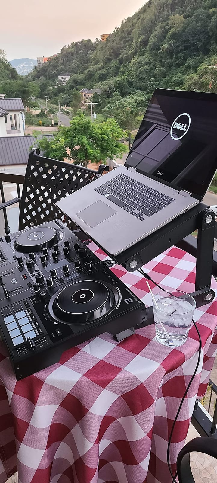Hercules DJControl Inpulse 500: 2-deck USB DJ controller for Serato DJ and DJUCED (included) | For Serato DJ and DJUCED included customer photo 2