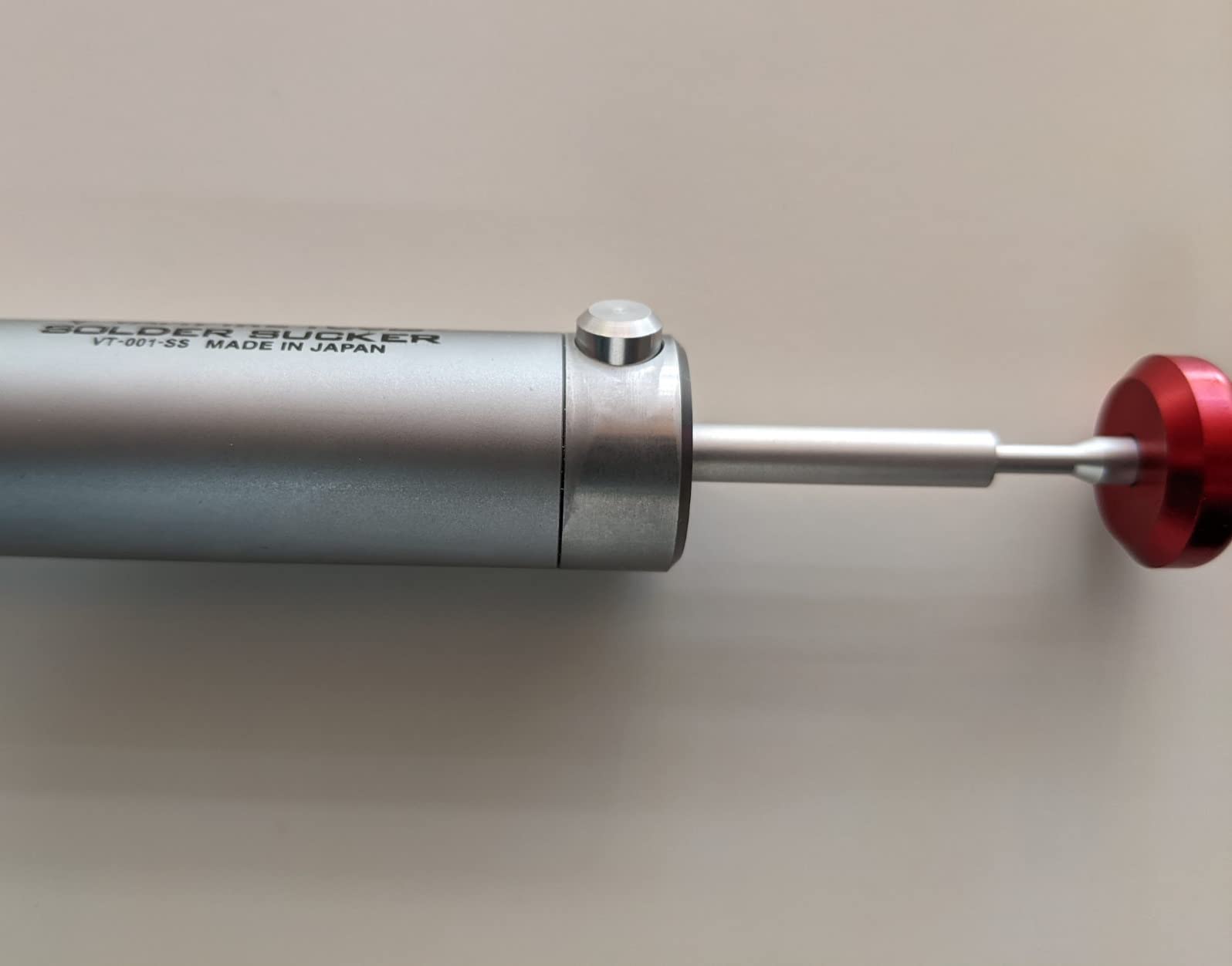 VAMPLIERS Heavy Duty Solder Sucker Aluminum Desoldering Pump, Made in Japan | High Power Vacuum Suction SS-03, Heat Resistant, Non-Clogging, Elastic Silicone Nozzle, For PCB, SMD & Electronic Repairs customer photo 1