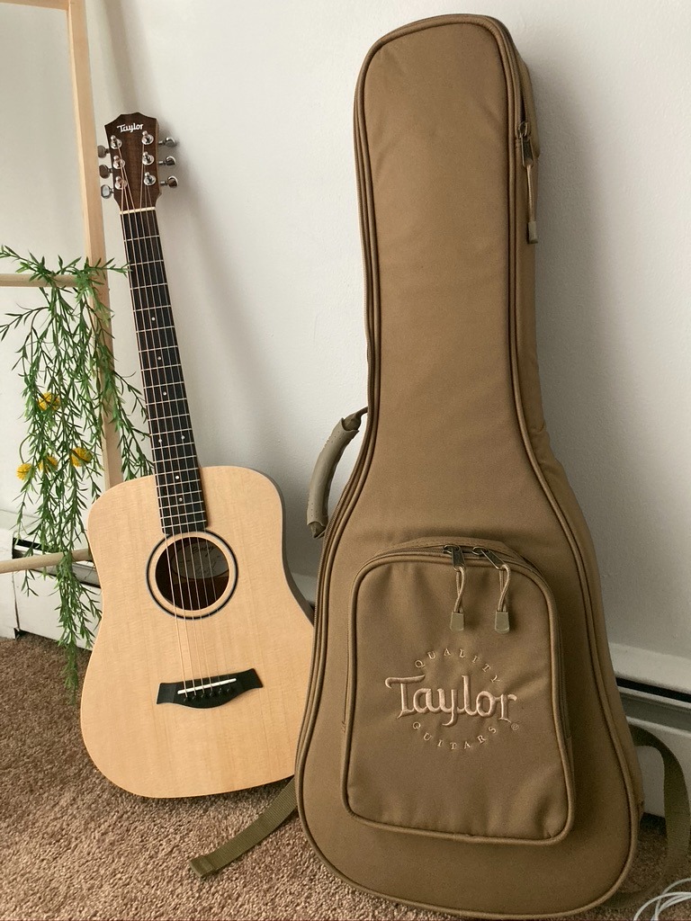 Taylor Baby Taylor BT1 Walnut Acoustic Guitar - Natural Sitka Spruce customer photo 2